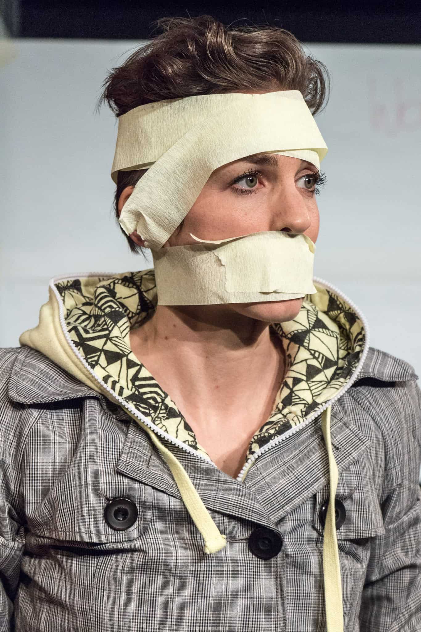 Krieg. Stell dir vor, er wäre hier. Theater MAZAB.